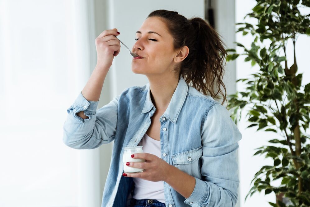 El consumo regular de yogur mejora la función intestinal