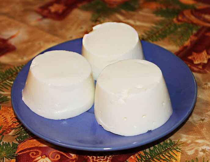 La gelatina de cuajada es un postre delicioso en el menú de la dieta Dukan